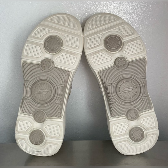 SKECHERS.. WOMENS ARCH FIT SNEAKERS - Picture 4 of 16